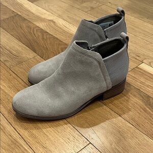 Tom’s Deia Bootie taupe